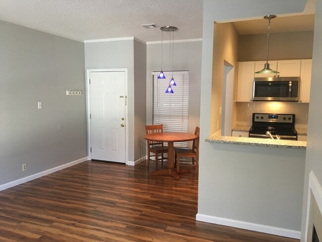 Building Photo - UT PRE LEASE: Updated 2 BR / 2 BA West Cam...