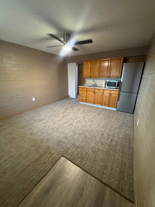 Building Photo - Twin Pines Apartments