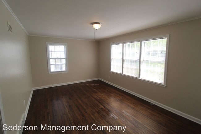 Building Photo - 4409 S Parkway Dr