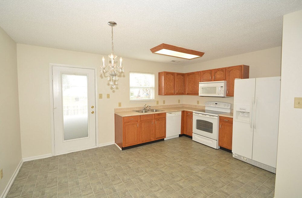 Building Photo - 8561 Bluff Point Dr