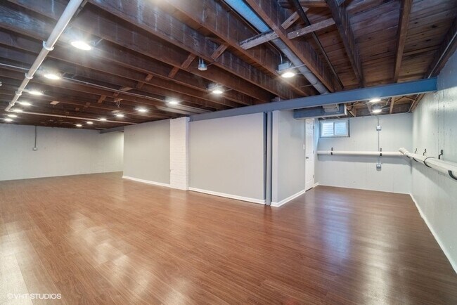 Building Photo - Renovated 3 bedroom home in award winning ...