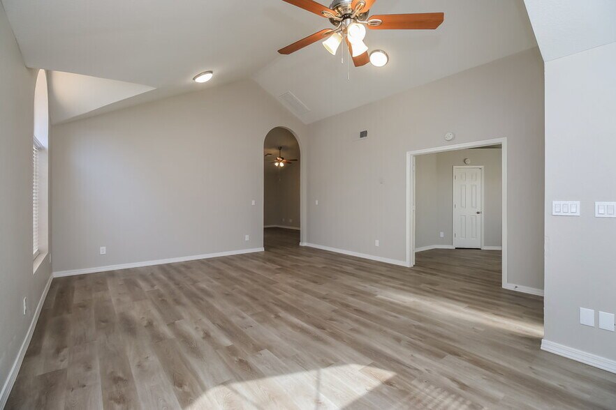 Building Photo - 727 N Sulleys Dr