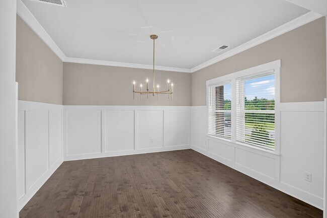 Building Photo - 4787 Wellesley Dr
