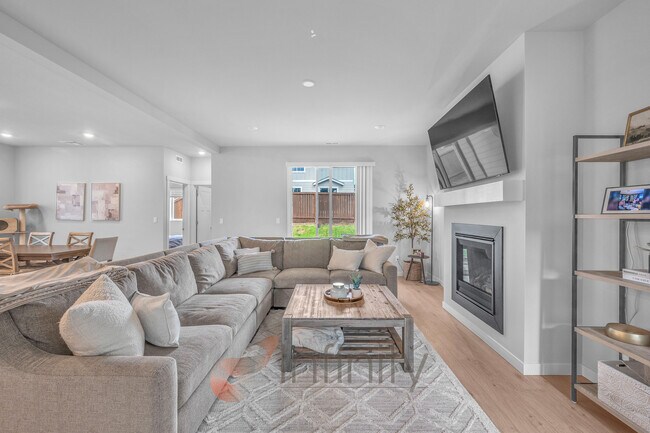 Building Photo - 8943 SW Vermillion Dr