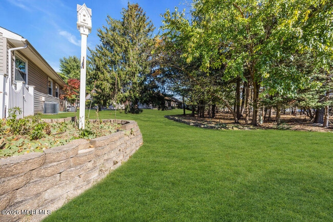 Building Photo - 5B Spring St