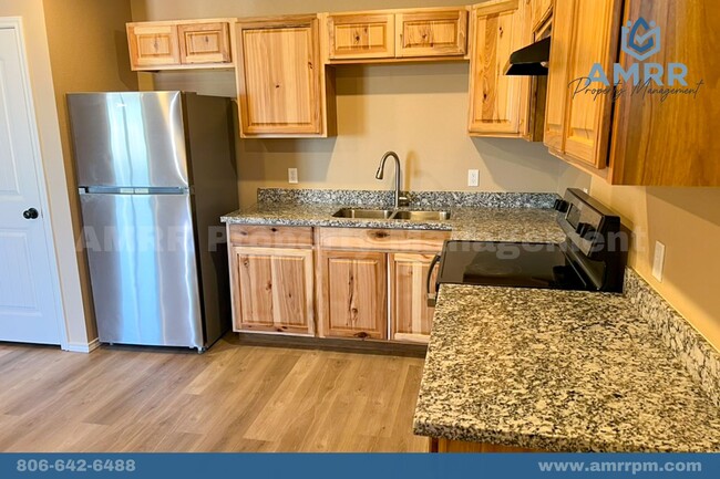 Building Photo - 3 Bedroom Home Available!