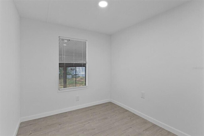 Building Photo - 33514 Luana Ct