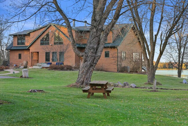 Building Photo - 222 Grouse Dr