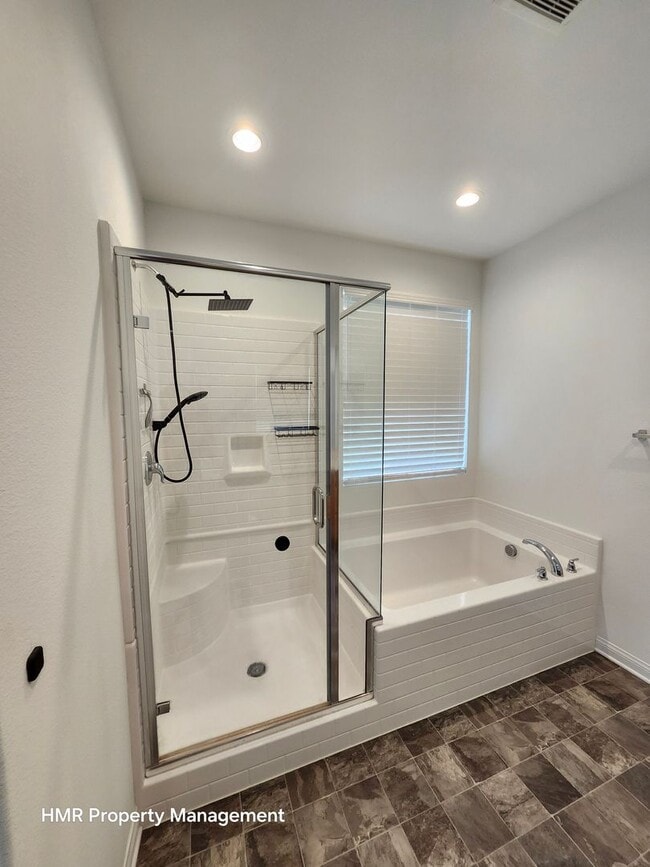 Building Photo - Beautiful two story 5 bedroom in ontario R...