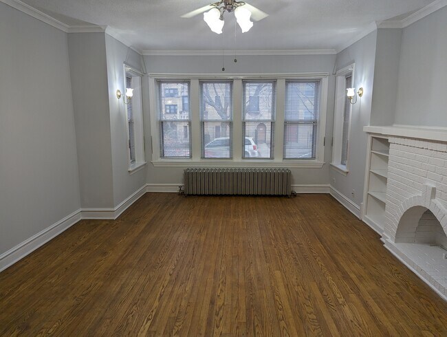 Building Photo - 5650 N Spaulding Ave