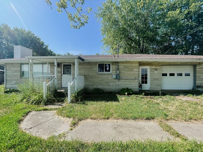 Building Photo - Washer and Dryer Hookups - Parker City