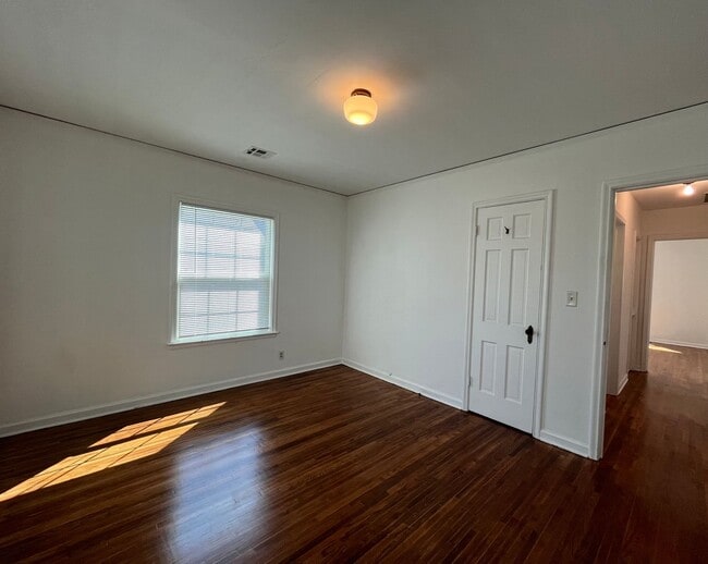 Building Photo - Adorable 2 bedroom 1 bath home in Tulsa.