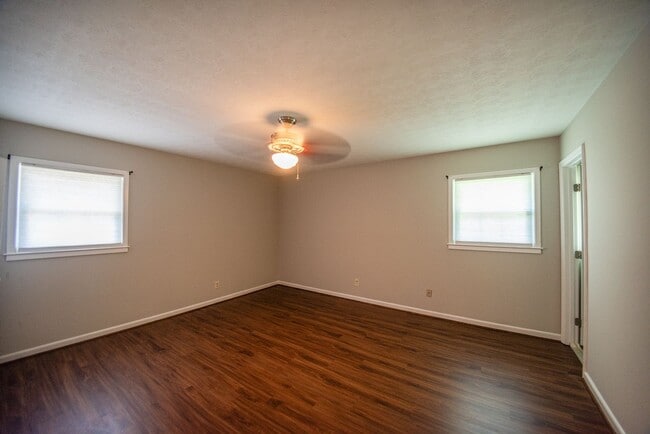 Building Photo - Beautiful home available today!