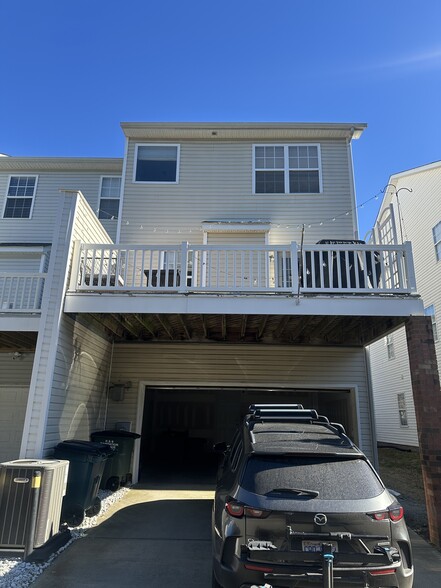 Building Photo - 9568 Kings Parade Blvd