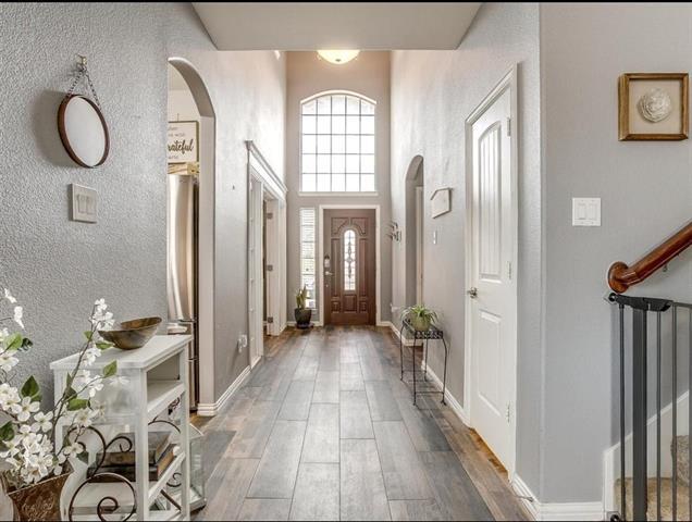 Building Photo - 5825 Valley Haven Way