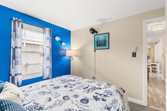 Building Photo - 8 Duston Ave