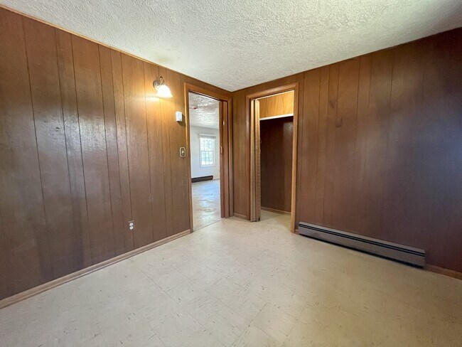 Building Photo - Charming 2-Bedroom Home with Open Living Space and Tile Flooring