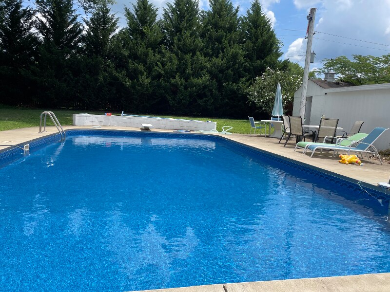 Building Photo - 920 Riverview Dr