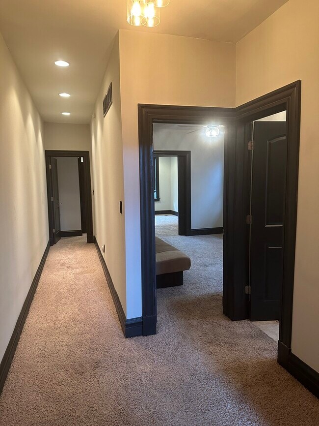 Building Photo - Wonderful 3bedroom 2 Bath Townhome In South City