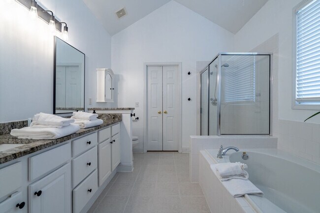 Building Photo - 350 Park Creek Ridge