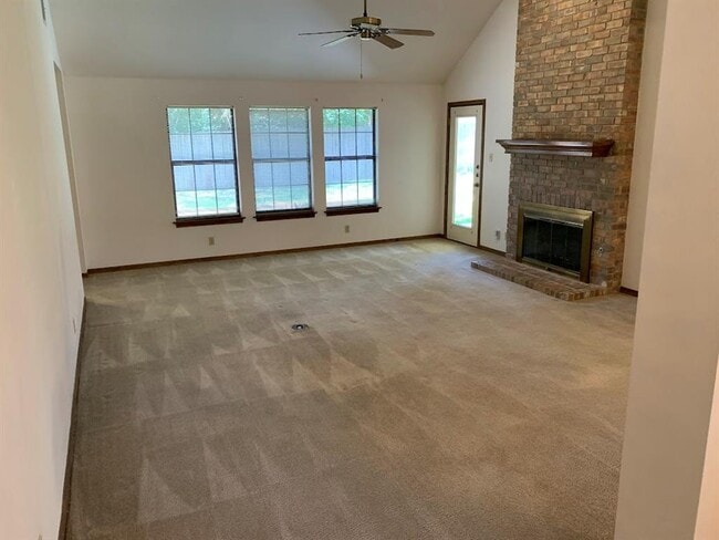 Building Photo - 6104 John Chisum Ln