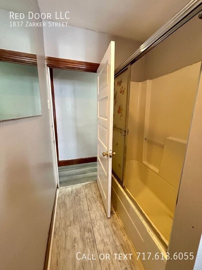 Building Photo - 1837 Zarker St