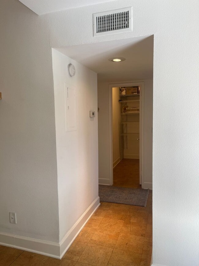 Building Photo - Hollywood Luxury 2 Bed Condo!