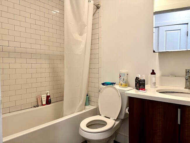 Building Photo - 19 Marney St