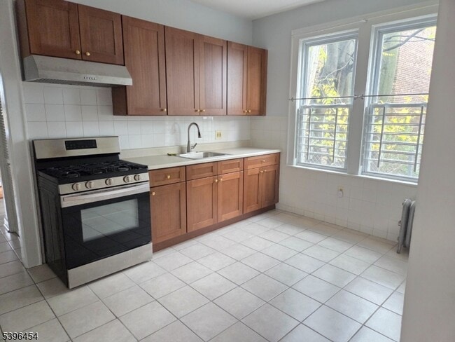 Building Photo - 292 Leslie St