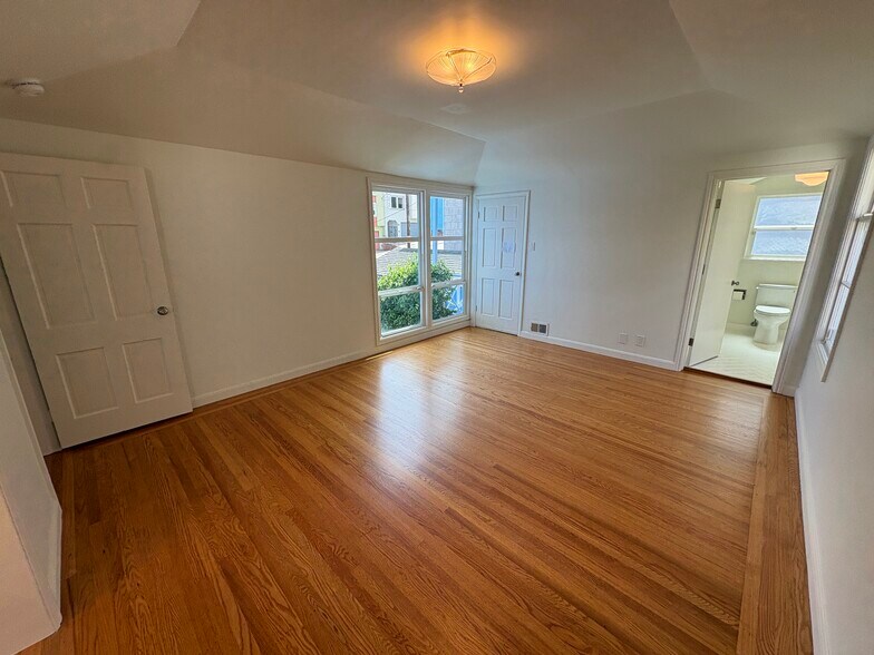 Building Photo - 1703 Funston Ave