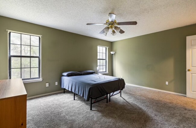 Building Photo - Furnished Bedroom