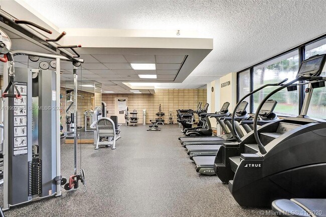 Building Photo - 19355 Turnberry Way