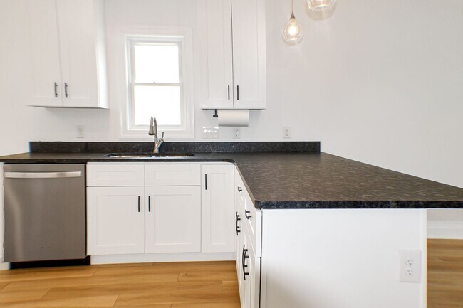 Building Photo - Beautiful One-Level Home in Pristine Condition - Move-In Ready!