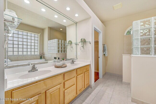 Building Photo - 178 Cove Loop Dr