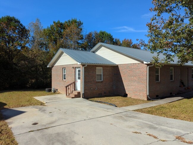 Building Photo - 115 Summerfield Rd