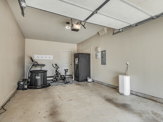 Building Photo - 2224 Kavanaugh Blvd