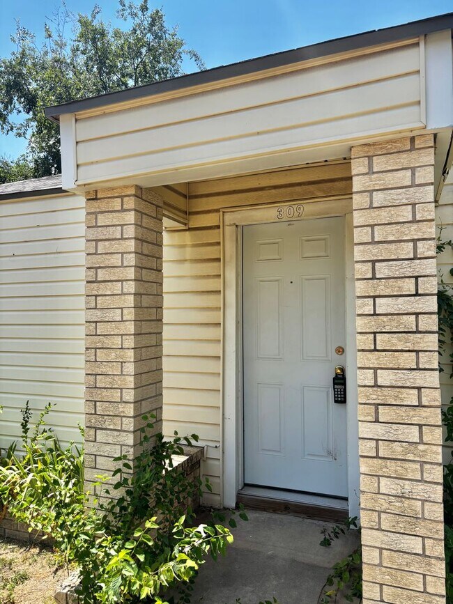 Building Photo - 309 N Howard St
