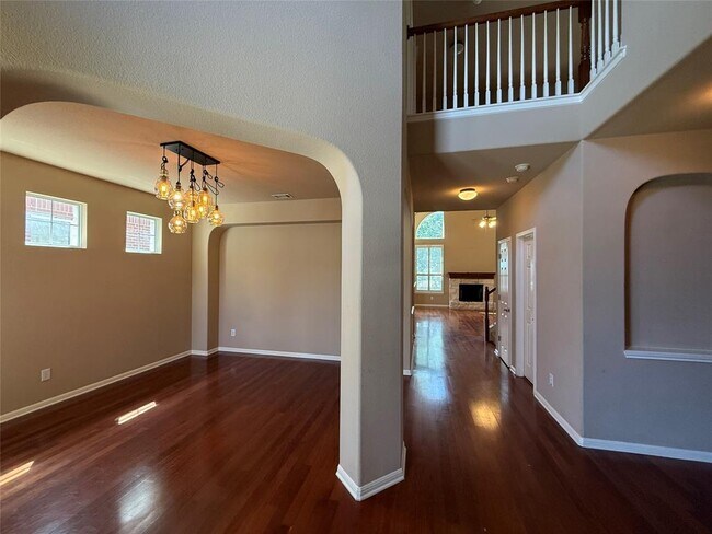 Building Photo - 9301 Castle Pines Dr