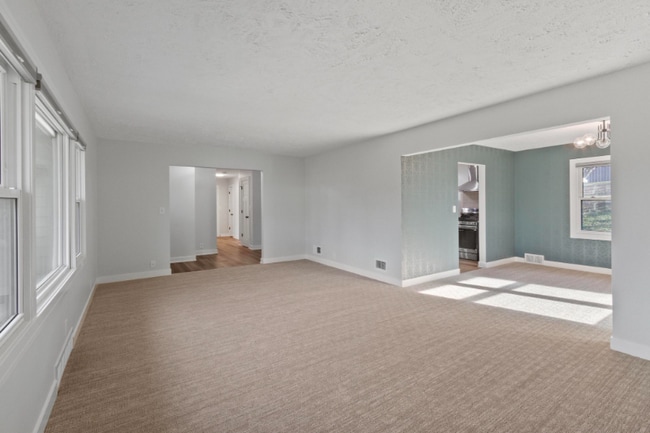 Building Photo - 1533 S 76th St