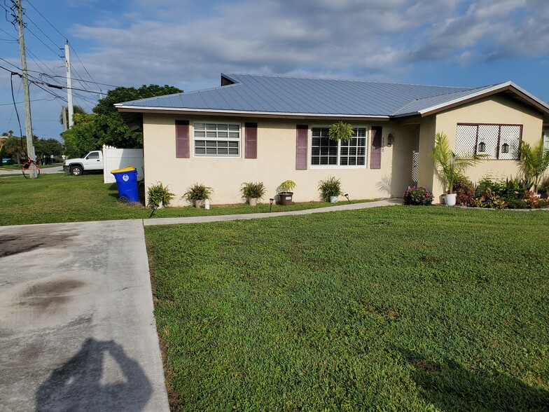 Primary Photo - 3308 NE Jeannette Dr
