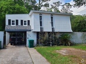 Building Photo - 820 Hailey Ave