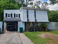 Building Photo - 820 Hailey Ave