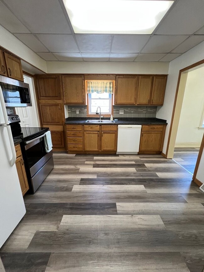 Building Photo - 3711 W 4th St