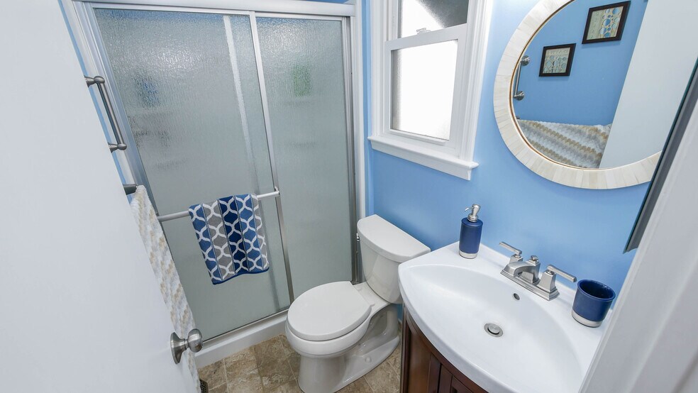 Building Photo - 6903 Ventnor Ave