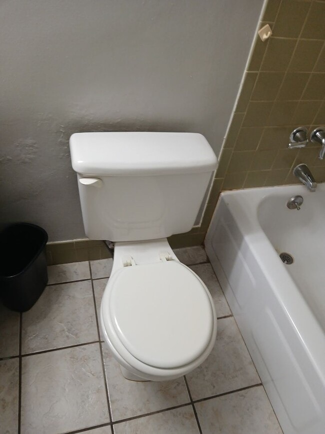 Building Photo - Updated 2 Bed / 2 Bath Home for Rent – Near Downtown New Port Richey