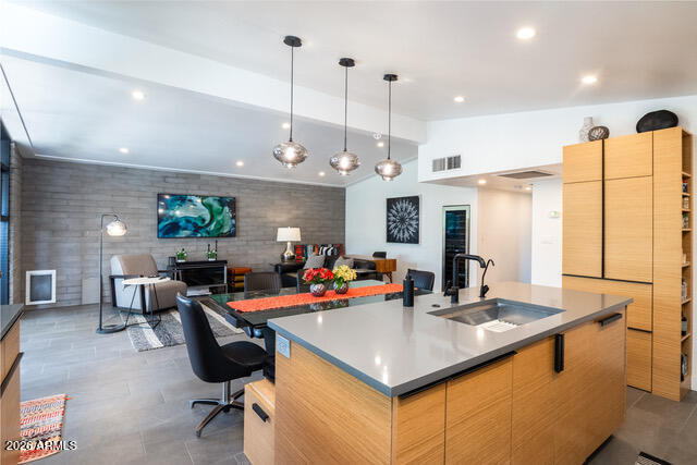 Building Photo - 6845 E Earll Dr