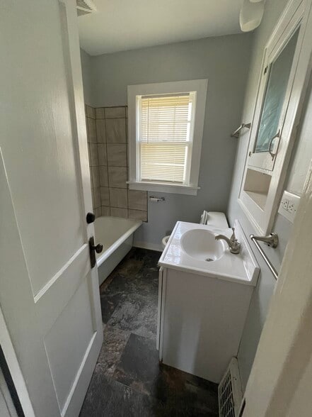 Building Photo - 217 Dotson Dr