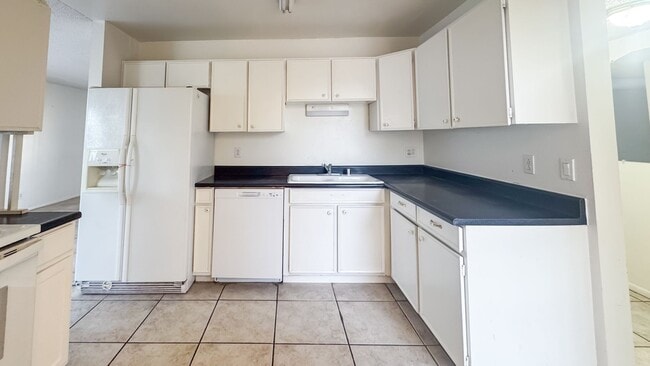 Building Photo - 3-Bed, Single Story Home in NON-HOA community