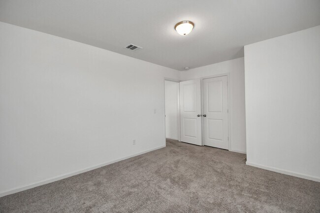 Building Photo - 4910 Highland Spgs Dr