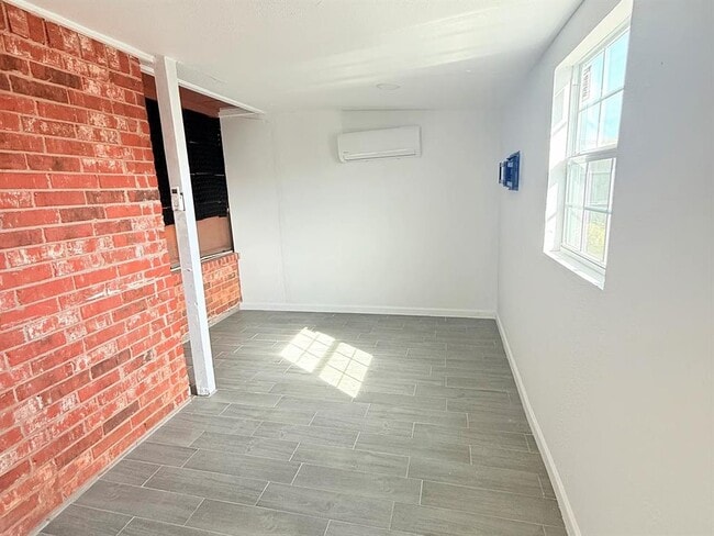 Building Photo - 1016 Westbury Terrace